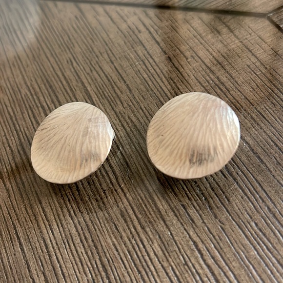 Marjorie Baer San Francisco Sterling Silver Plated Textured Disc Clip Earrings - Picture 3 of 14